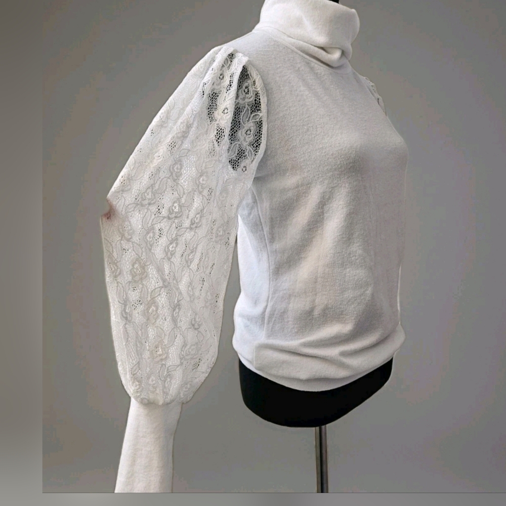 Elegant Ivory White/Off White Turtleneck Sweater-Size Medium